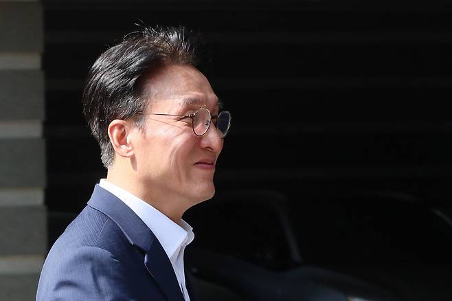 김민석 국무총리 후보자가 17일 서울 종로구 통의동 금융감독연수원에 마련된 청문회 준비단 사무실로 출근하고 있다. ⓒ연합뉴스