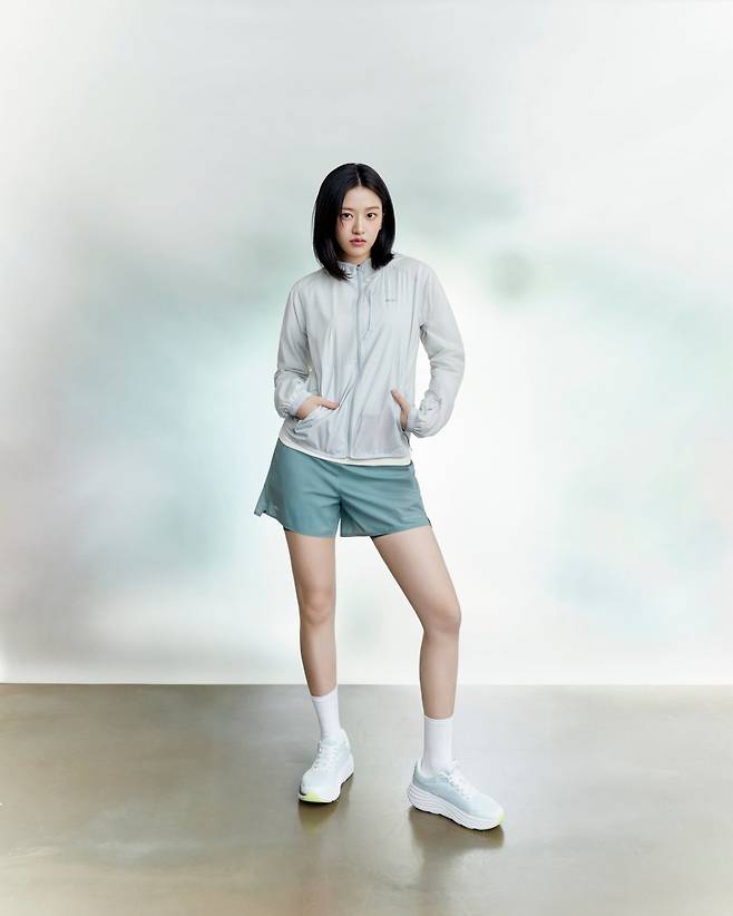 네파 ‘퍼포먼스 랩’ 컬렉션을 선보이고 있는 아이브 안유진. 사진제공 | 네파