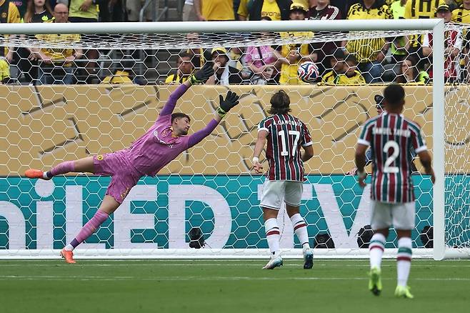 도르트문트 골키퍼 그레고르 코벨 선방 장면. AFP