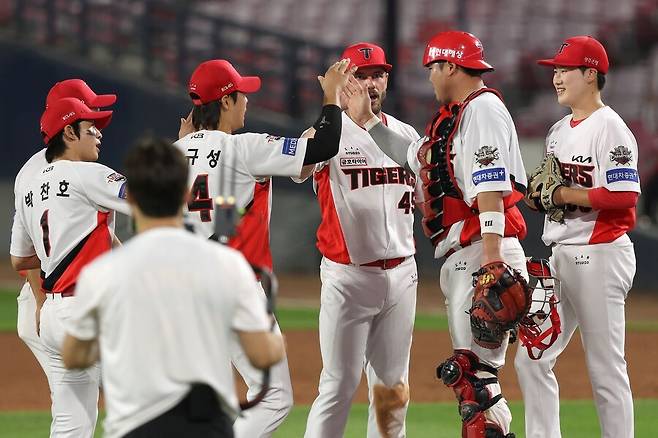 ▲ 구단 역사상 최악의 부상 퍼레이드를 비교적 잘 극복하고 있는 KIA ⓒKIA타이거즈