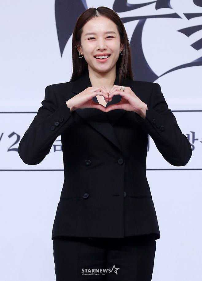 배우 조윤희가 27일 오후 서울 양천구 목동 SBS 사옥에서 진행된 금토드라마 '7인의 부활' 제작발표회에 참석해 포즈를 취하고 있다.  '7인의 부활'은 지난해 11월 종영한 '7인의 탈출'이 리셋된 복수의 판, 다시 태어난 7인의 처절하고도 강렬한 공조를 그린 작품이다. 오는 29일 첫 방송. 2024.03.27 /사진=김창현