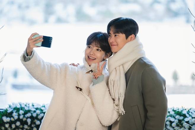 최수영, 공명. 사진|tvN