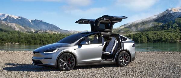 조현범 회장은 테슬라 모델X도 회삿돈으로 구매했다. 모델X는 조 회장의 다른 차량과는 달리 편의성, 첨단 기술에 중점이 맞춰져 있다. 사진=테슬라