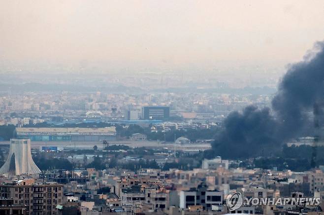 폭격당한 테헤란 시내 [AFP 연합뉴스 자료사진 재판매 및 DB 금지]