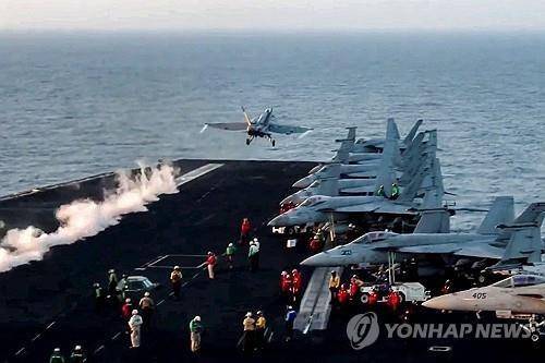 미 항공모함에서 이륙하는 전투기(자료사진) [AFP 연합뉴스 자료사진. 재판매 및 DB 금지]