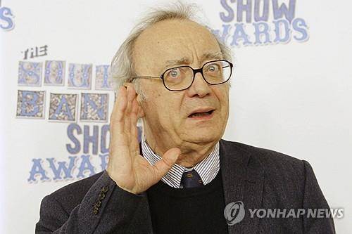 알프레트 브렌델 (런던 AP=연합뉴스 자료사진) 2009년 1월 20일 런던에서 열린 사우스뱅크 상 시상식에 온 오스트리아 피아니스트 알프레트 브렌델. (AP Photo/Joel Ryan, File) 2025.6.18.