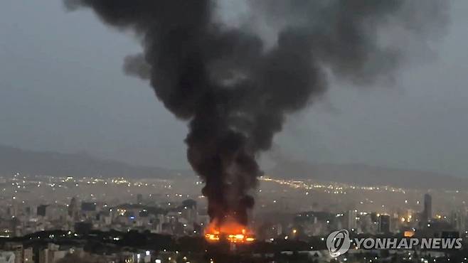 이란 수도 테헤란에 발생한 폭격 [로이터=연합뉴스. 재판매 및 DB 금지]