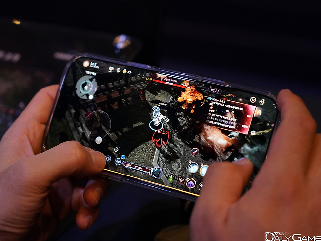 모바일 화면에서 '로스트아크'의 익숙한 모습들을 볼 수 있었다.