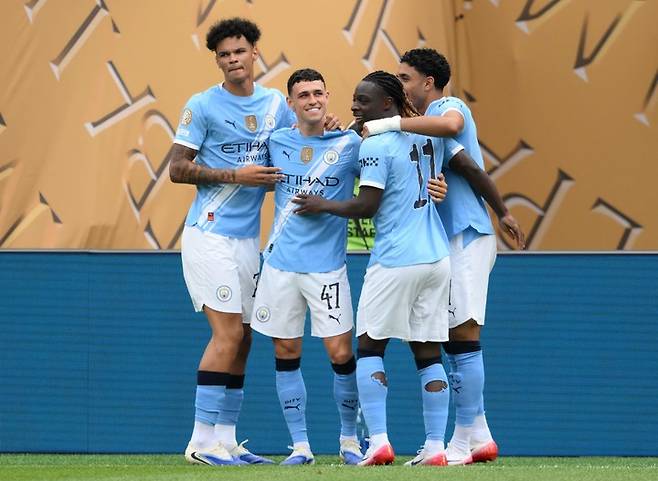 19일 미국 필라델피아의 링컨 파이낸셜 필드에서 열린 국제축구연맹(FIFA) 클럽 월드컵 G조 1차전 위다드와 경기에서 선제골을 넣은 맨체스터 시티의 필 포든(왼쪽 두 번째)