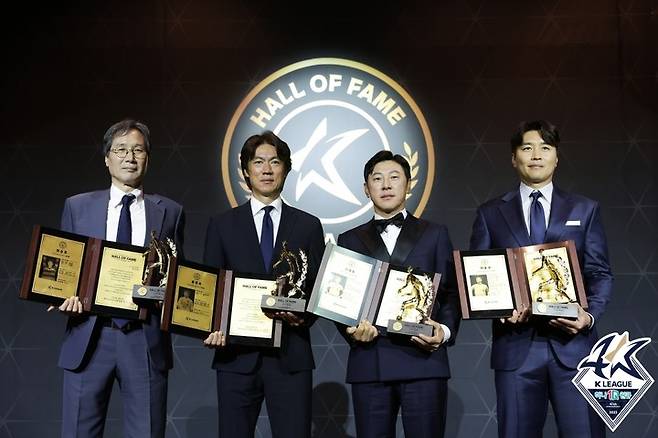 2023년 초대 명예의 전당 헌액자로 이름을 올린 (왼쪽부터) 최순호, 홍명보, 신태용 이동국