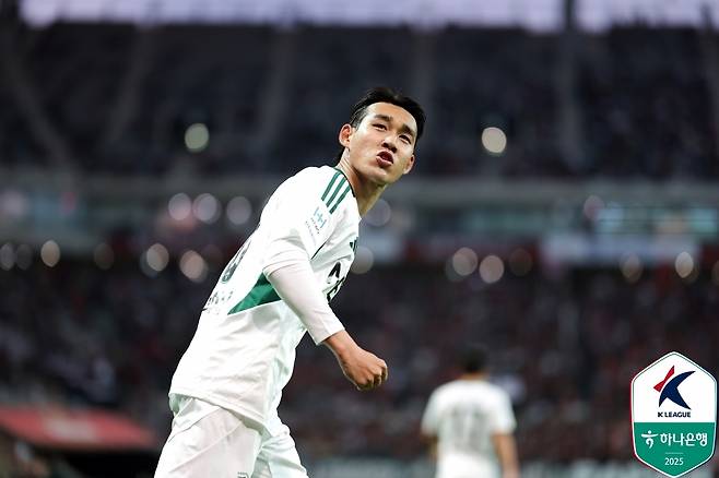 FC서울전을 치르고 있는 전북 현대의 송민규(한국프로축구연맹 제공)