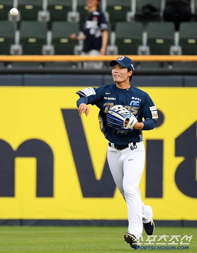 데뷔 첫 선발 출장 경기에서 고승완은 안정감 있는 수비를 펼쳤다.
