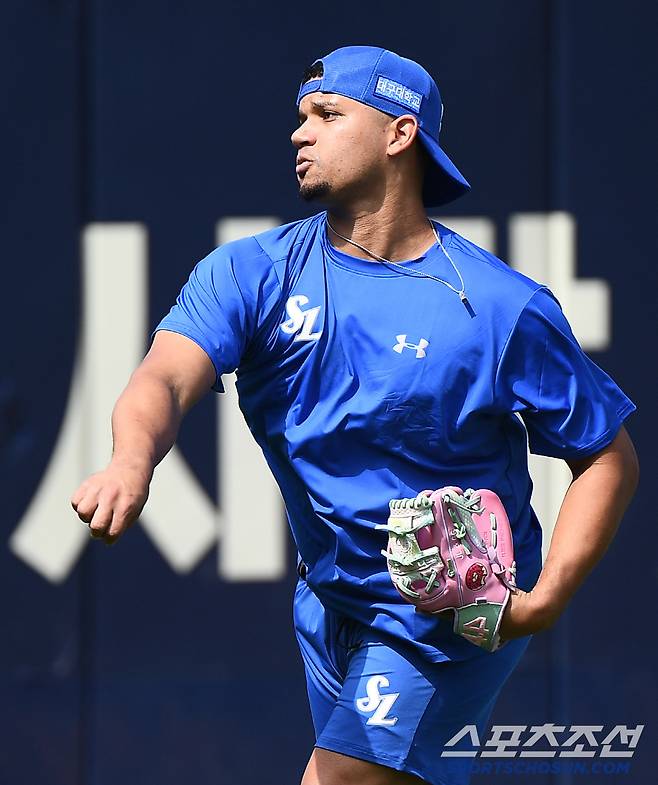 19일 대구 라이온즈파크. 삼성의 새 외국인 투수 헤르손 가라비토가 선수단에 합류해 훈련을 시작했다. 가라비토가 캐치볼을 하고 있다. 대구=정재근 기자 cjg@sportschosun.com/2025.6.19/