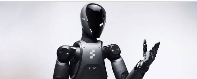 Figure 02는 로봇기업 피규어가 개발한 최신 휴머노이드 로봇으로, 키 약 170cm, 무게 70kg의 인간 체형을 갖췄다. 현재 미국 사우스캐롤라이나주 BMW 스파턴버그 공장에서 운용되고 있다. BMW 홈페이지.