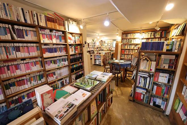 감성책방 '오래된 미래' 내부