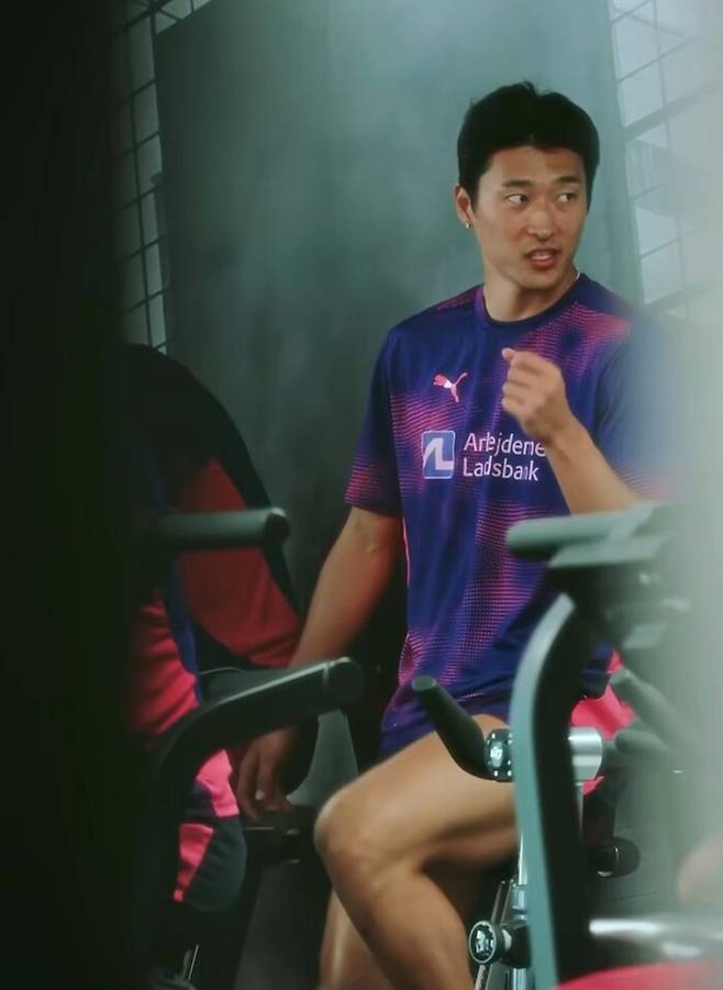 미트윌란이 18일(현지시각) 사회관계망서비스(SNS)에 올린 선수단 훈련 영상 속 조규성의 모습. 영상 갈무리