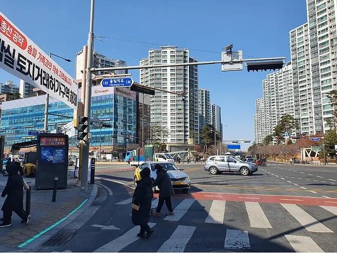 서울 송파구 잠실새내역 네거리에서 보이는 잠실엘스(왼쪽), 리센츠 단지. 최종훈 기자