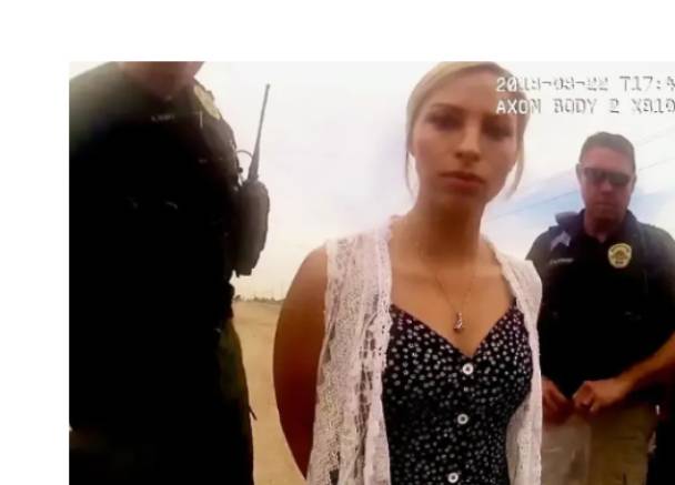브리트니 사모라가 당국에 의해 체포당하고 있다. [사진=Goodyear Police Department]