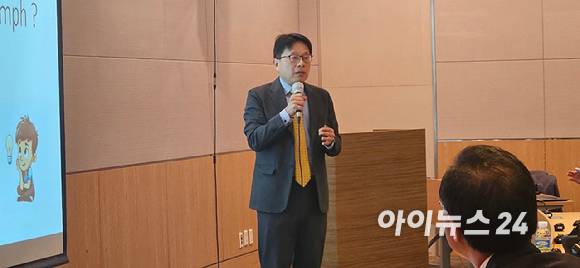 린훙원 작가가 19일 서울 영등포구 한경협 컨퍼런스센터에서 열린 한국기업거버넌스포럼 세미나에서 발언하고 있다. [사진=박지은 기자]