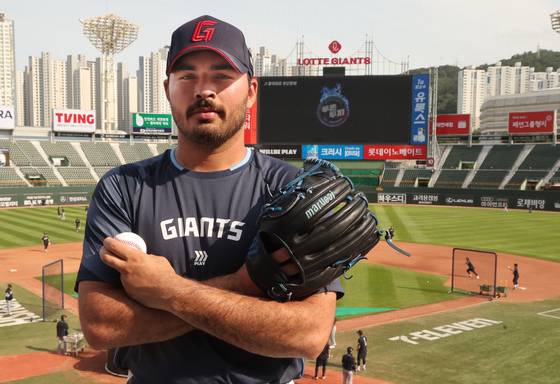 롯데의 새 수호신으로 떠오른 외국인투수 알렉 감보아. 불같은 강속구와 겸손한 품성을 모두 갖춰 동료들과 팬들로부터 많은 애정을 받고 있다. 송봉근 기자