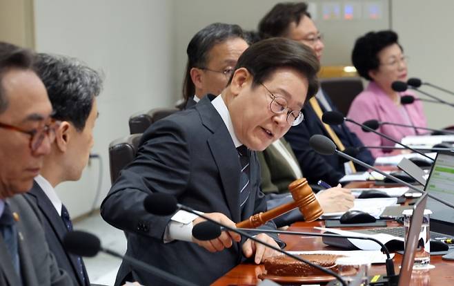 ▲ 이재명 대통령이 19일 용산 대통령실에서 열린 국무회의에서 개회 선언을 하고 있다 [연합뉴스]