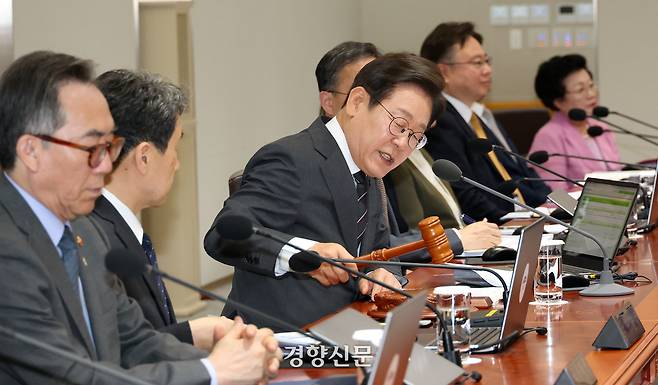 이재명 대통령이 19일 서울 용산 대통령실청사에서 국무회의를 주재하고 있다. 2025.6.19.  김창길 기자
