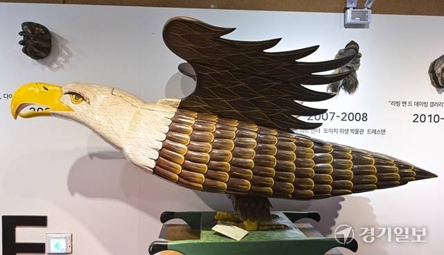 아프리카 가나의 예술가인 파조(PAA JOE) 작가의 아트 관 중 하나인 독수리모양의 관. 홍기웅기자