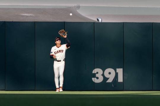 외야에서 타구를 잡아내는 중견수 이정후. 사진=연합뉴스