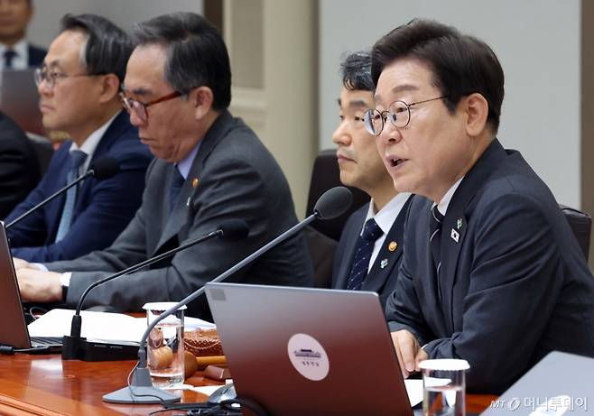 [서울=뉴시스] 고범준 기자 = 이재명 대통령이 19일 서울 용산구 대통령실 청사에서 열린 국무회의에서 발언하고 있다. (대통령실통신사진기자단) 2025.06.19. bjko@newsis.com /사진=