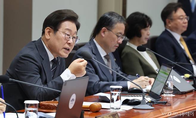 [서울=뉴시스] 고범준 기자 = 이재명 대통령이 19일 서울 용산구 대통령실 청사에서 열린 국무회의에서 발언하고 있다. (대통령실통신사진기자단) 2025.06.19. bjko@newsis.com /사진=