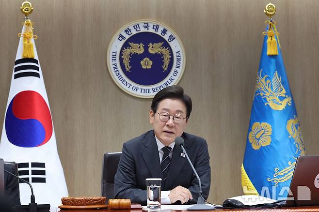 [서울=뉴시스] 고범준 기자 = 이재명 대통령이 19일 서울 용산구 대통령실 청사에서 열린 국무회의에서 발언하고 있다. (대통령실통신사진기자단) 2025.06.19. bjko@newsis.com