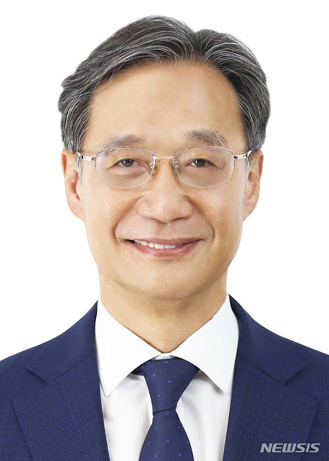 [서울=뉴시스]더불어민주당은 19일 당 차원의 물가대책 태스크포스(TF)를 구성하고 위원장에 3선 유동수 의원을 임명했다고 밝혔다. 사진은 유 의원. 2025.06.19. photo@newsis.com