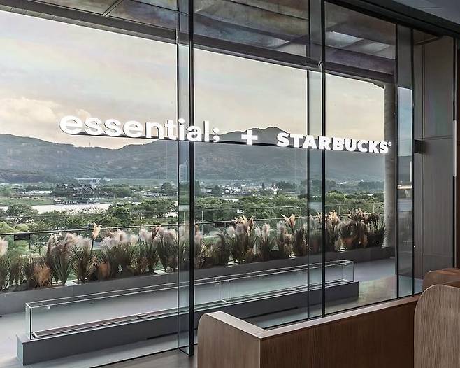 [서울=뉴시스] 스타벅스가 오는 20일 양평DT점에 '사일런트 룸 바이 에센셜'을 선보인다.(사진=스타벅스 코리아 인스타그램 캡처) *재판매 및 DB 금지