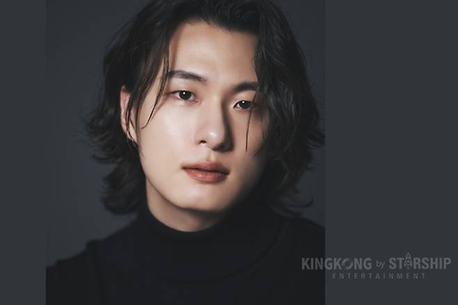 배우 신승호 .킹콩 by 스타쉽 공식 홈페이지