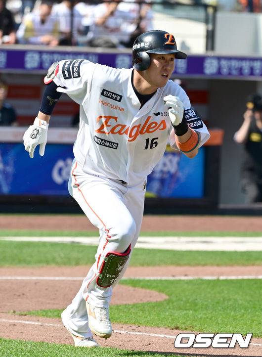 [OSEN=대전, 김성락 기자] 5회말 2사 1, 2루 한화 하주석이 2타점 적시 2루타를 날린 뒤 달리고 있다. 2025.06.03 / ksl0919@osen.co.kr