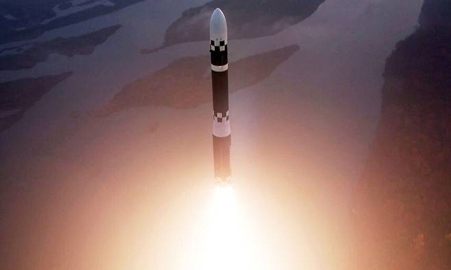 북한이 2024년 11월 김정은 국무위원장이 참관한 가운데 시험 발사한 신형 대륙간탄도미사일(ICBM) ‘화성-19형’. 연합뉴스