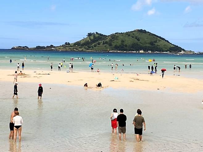 제주시 금능해수욕장.