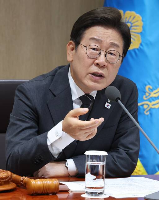 이재명 대통령이 19일 용산 대통령실 청사에서 국무회의를 주재하고 있다.&nbsp;대통령실통신사진기자단