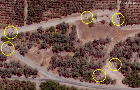 이란의 마슈하드 비행장 인근 주변 곳곳에 배치된 이란의 F-5 전투기가 보인다. AFP 연합뉴스