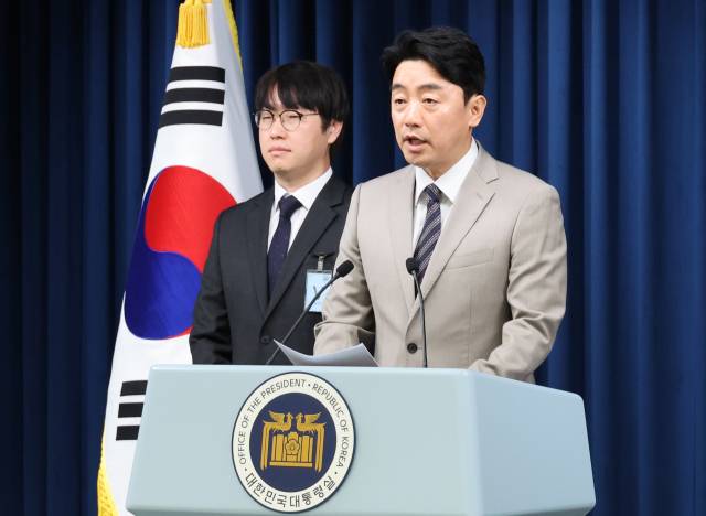 강훈식 대통령비서실장이 15일 서울 용산 대통령실에서 인선 발표를 하고 있다. 연합뉴스