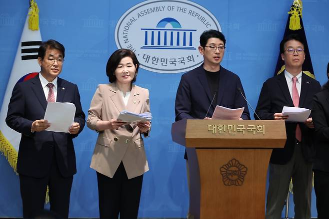 6월18일 국무총리 인사청문위원회 소속 국민의힘 의원들이 기자회견을 열고 김민석 후보자에게 추가 자료제출을 요구했다. ⓒ연합뉴스