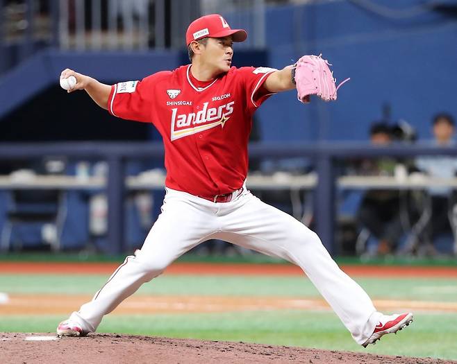 SSG 노경은은 17일 고척 키움전에서 KBO리그 30번째 600경기 출전 기록을 달성했다. 그는 이를 발판삼아 700경기 출전에도 도전장을 던졌다. 사진제공|SSG 랜더스