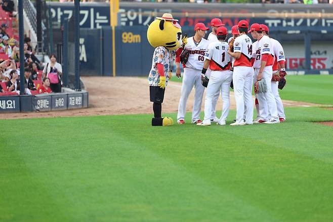 KIA는 부상자 속출로 6월 중순부터 버티기에 돌입했지만, 페이스가 살아나며 반등하고 있다. 6월 치른 5번의 시리즈 중 4번이나 위닝시리즈를 달성했다. 사진제공｜KIA 타이거즈