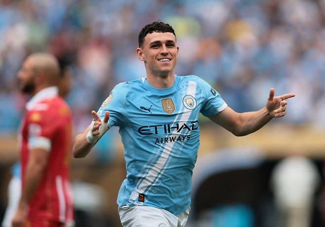 필 포든이 19일 골을 넣은 뒤 웃고 있다. 로이터