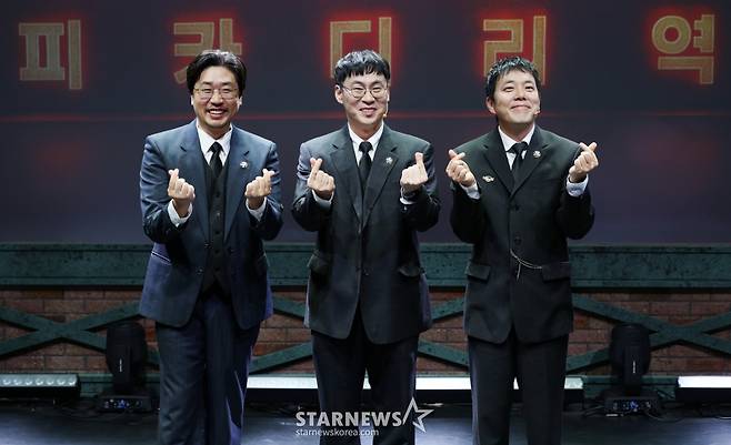 신준철-장동혁-김민기, 피카디리역 열차장 인사드립니다[★포토]