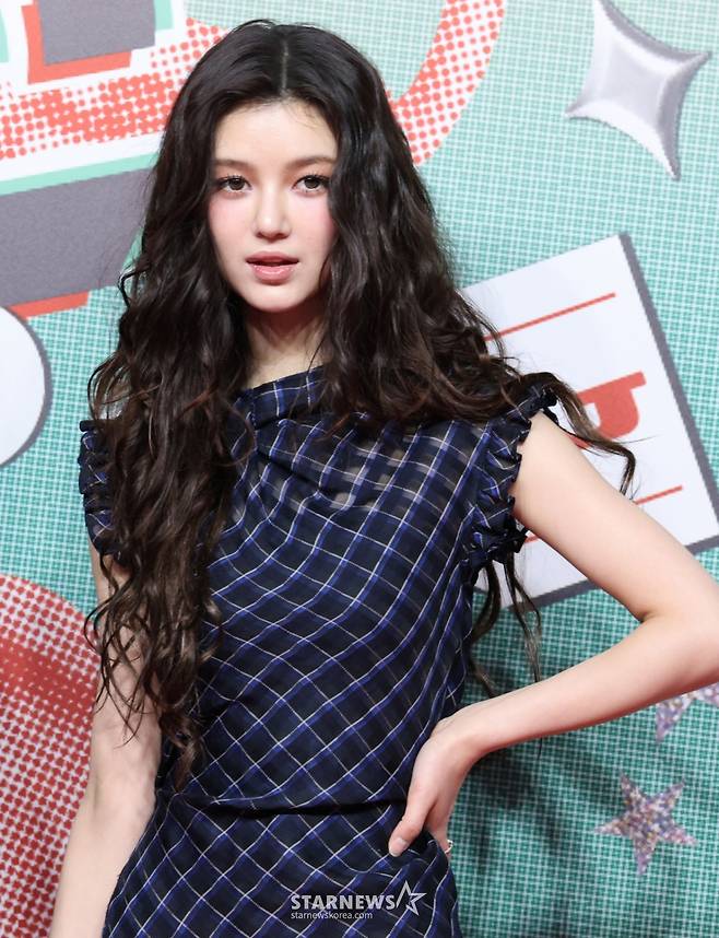 (인천=뉴스1) 권현진 기자 = 뉴진스 다니엘이 크리스마스인 25일 인천 인스파이어 아레나에서 열린 ‘2024 SBS 가요대전’(이하 ‘가요대전’) 레드카펫 행사에 참석해 포즈를 취하고 있다. 2024.12.25/뉴스1  Copyright (C) 뉴스1. All rights reserved. 무단 전재 및 재배포,  AI학습 이용 금지. /사진=(인천=뉴스1) 권현진 기자