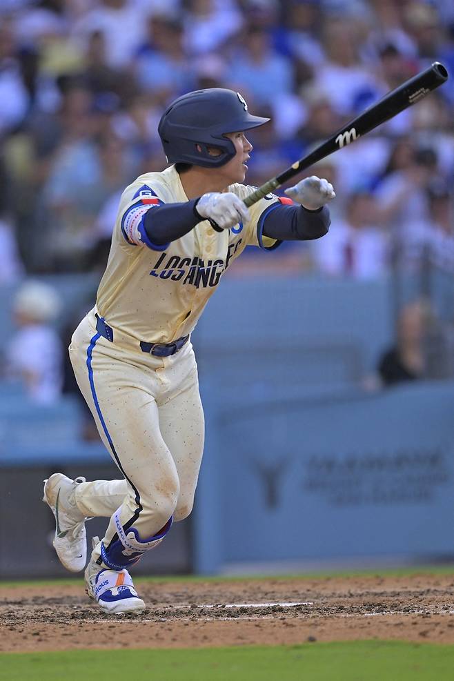 4경기 만에 선발 출전 기회를 받은 LA 다저스 김혜성이 결정적인 2루타와 역전 득점을 기록하고도 세 번째 타석에서 교체 아웃됐다. 연합뉴스