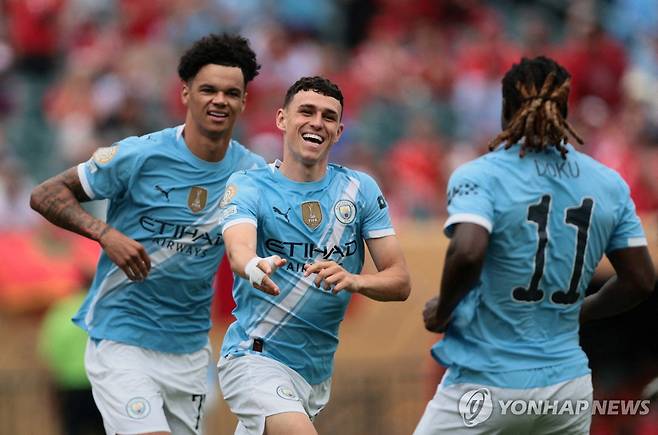 위다드와의 경기에서 골 넣고 기뻐하는 맨체스터 시티의 필 포든(가운데) [로이터=연합뉴스]