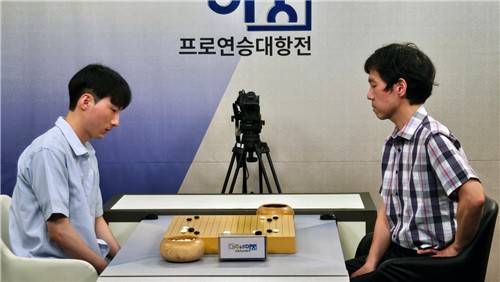 홍세영 초단이 이창호 9단을 꺾고 팀 승리를 이끌었다. [K바둑TV 제공. 재판매 및 DB 금지]