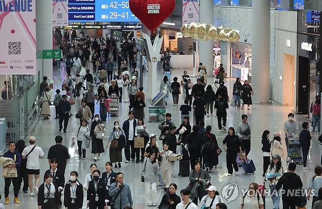 인천국제공항 제1여객터미널 면세구역 모습 [연합뉴스 자료사진]